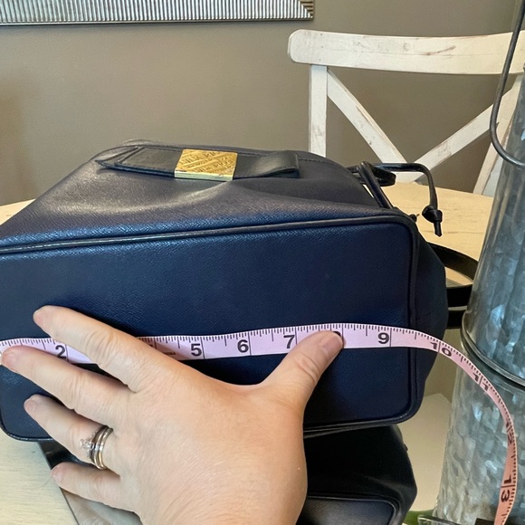 Gorgeous navy Nina Ricci bucket bag - Picture 15 of 16